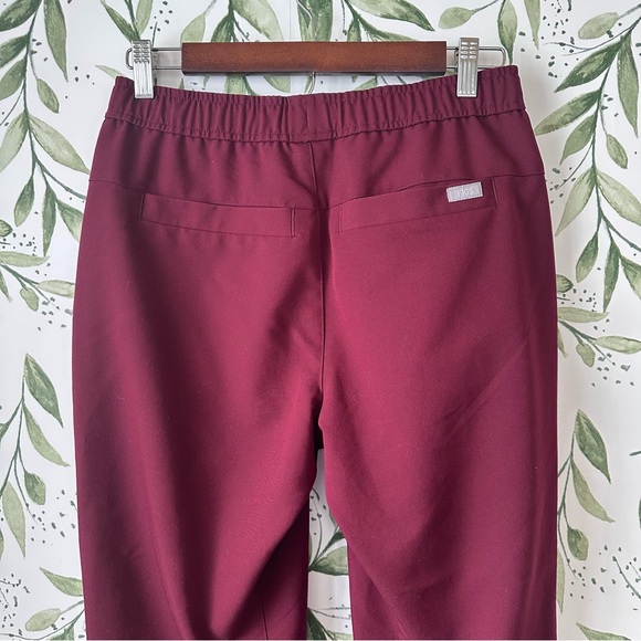 Figs Technical Collection Jogger Scrub Pants. Maroon. XS - Picture 3 of 8